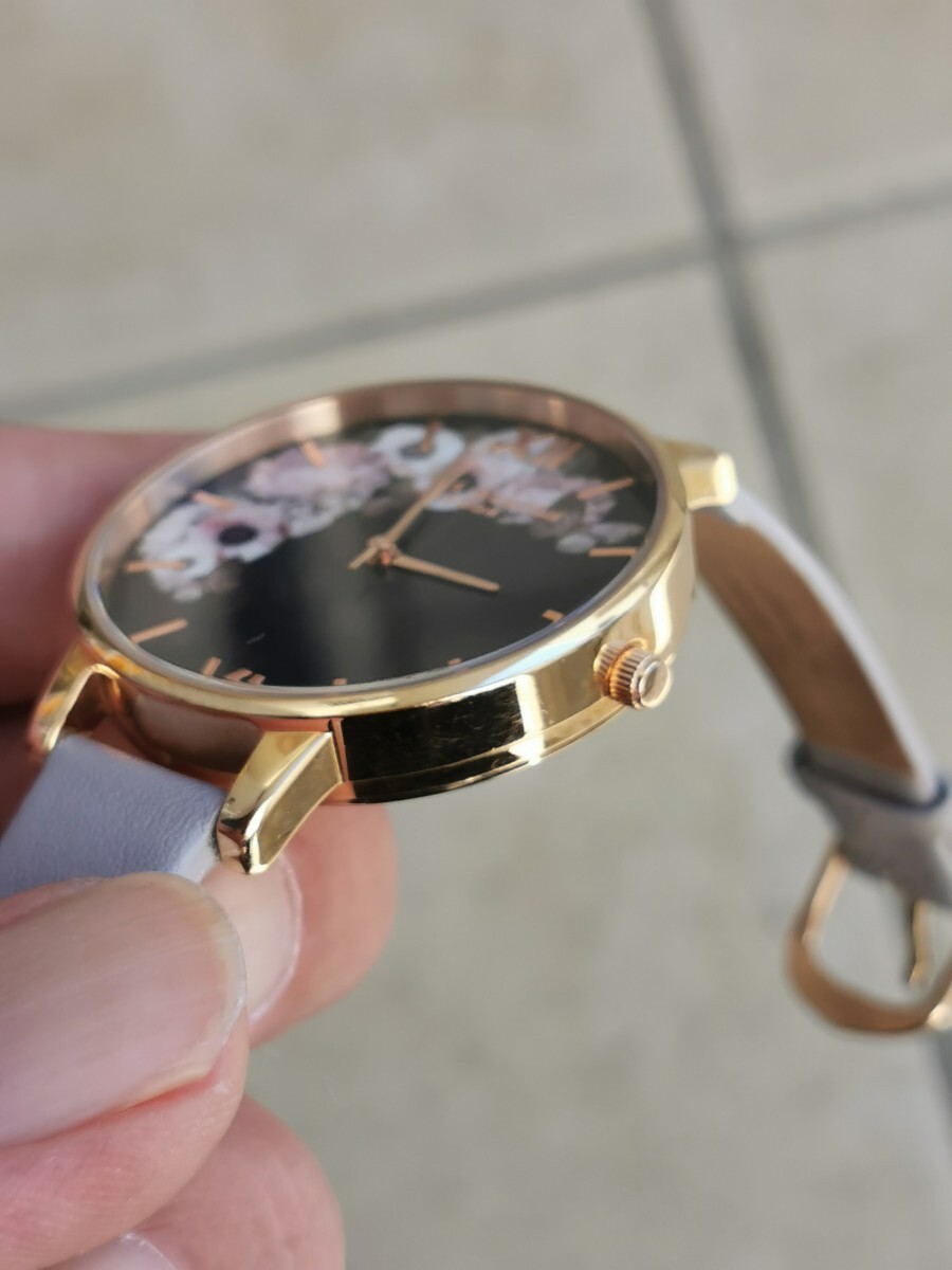 オリビアバートン 素敵なお花柄腕時計 フェイ◯ー好きに　言うてそこまで使い込まれてないです(^^;)_画像5
