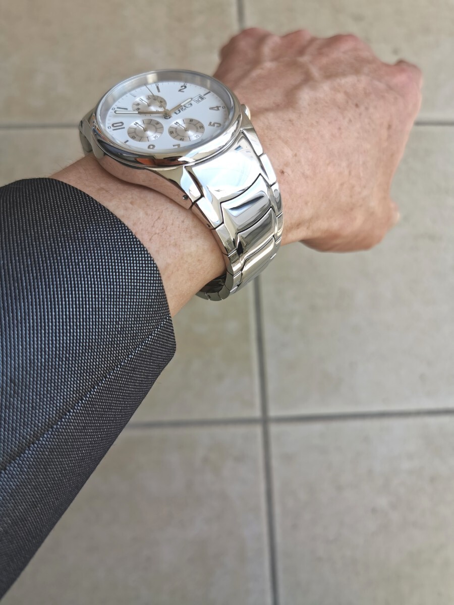 ドルチェアンドガッバーナ　マブいシルバー腕時計　メンズ人気モデル