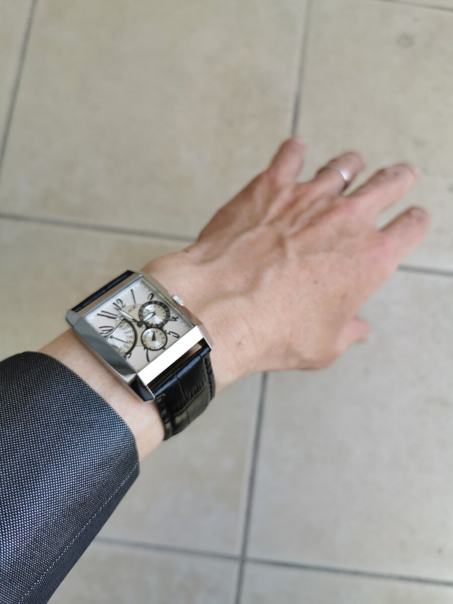 ポリスのメンズ腕時計 ベルト社外品の画像2