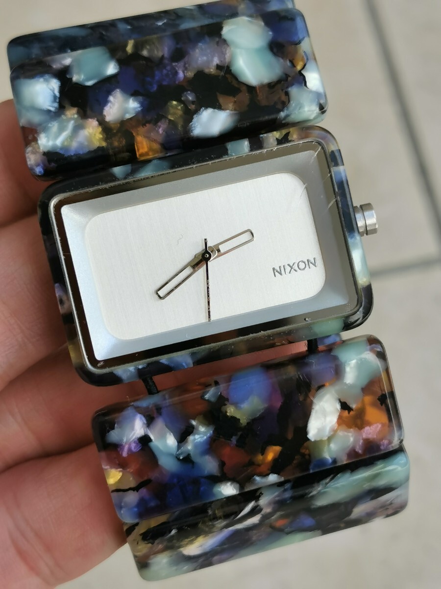 ニクソン ジュレっぽい柄のブレスレット腕時計 レディースの画像4