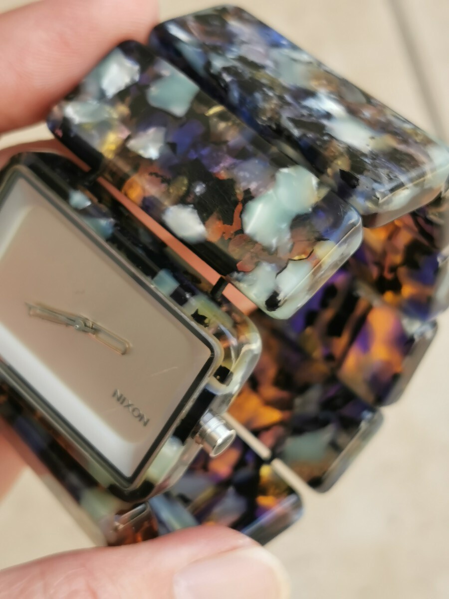 ニクソン ジュレっぽい柄のブレスレット腕時計 レディースの画像5