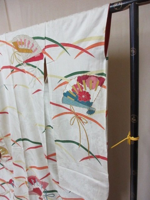 1円 良品 正絹 着物 振袖 縮緬 卒業 入学 白 扇子 芝草 扇子散し 高級 袷 身丈151cm 裄66cm【夢職】★★★の画像6