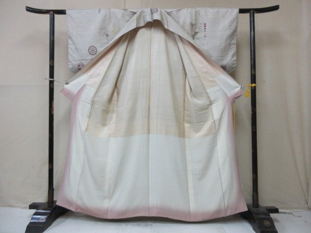 1円 中古 正絹 着物 本場大島紬 マルキ 白 オリエンタル草花 高級 袷 身丈150cm 裄62cm【夢職】★★_画像2