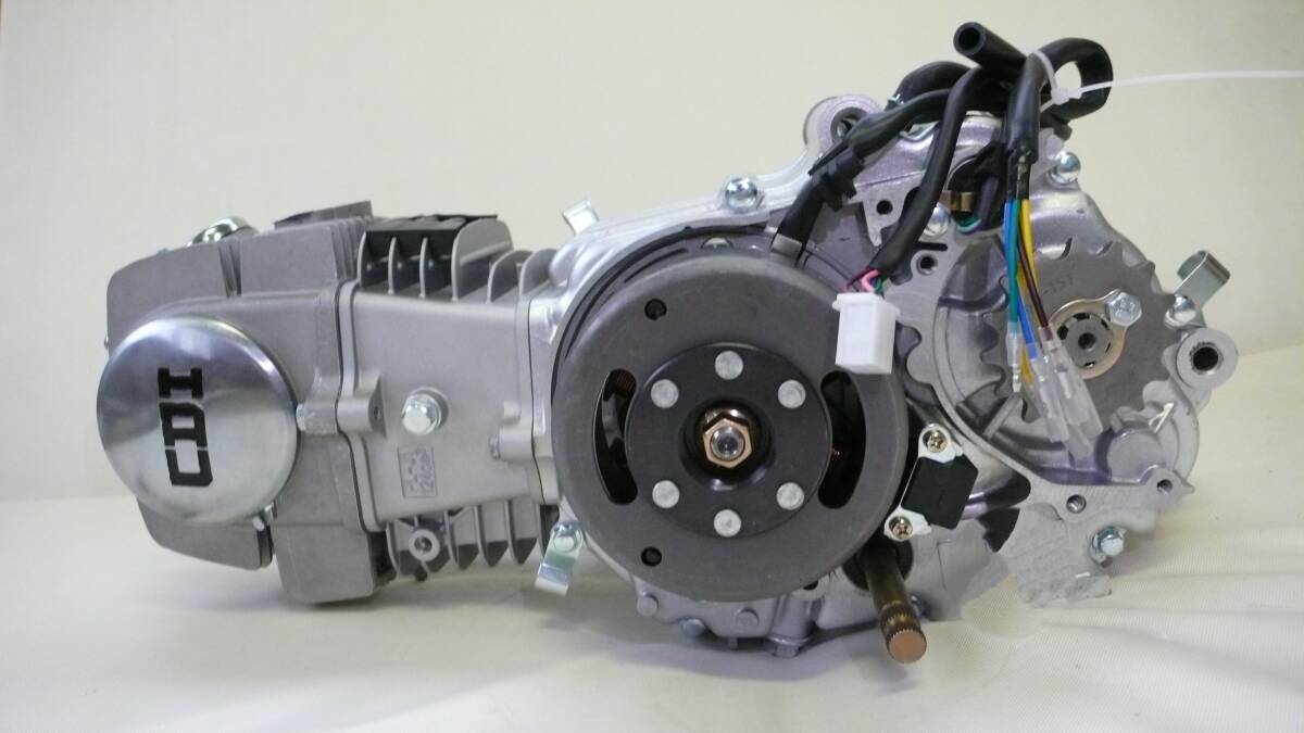 新品未使用　125cc遠心クラッチエンジン　カブ　モンキー　ゴリラDAX　シャリー　ATV　修理交換用１２V　附属品あり　キック起動_画像3