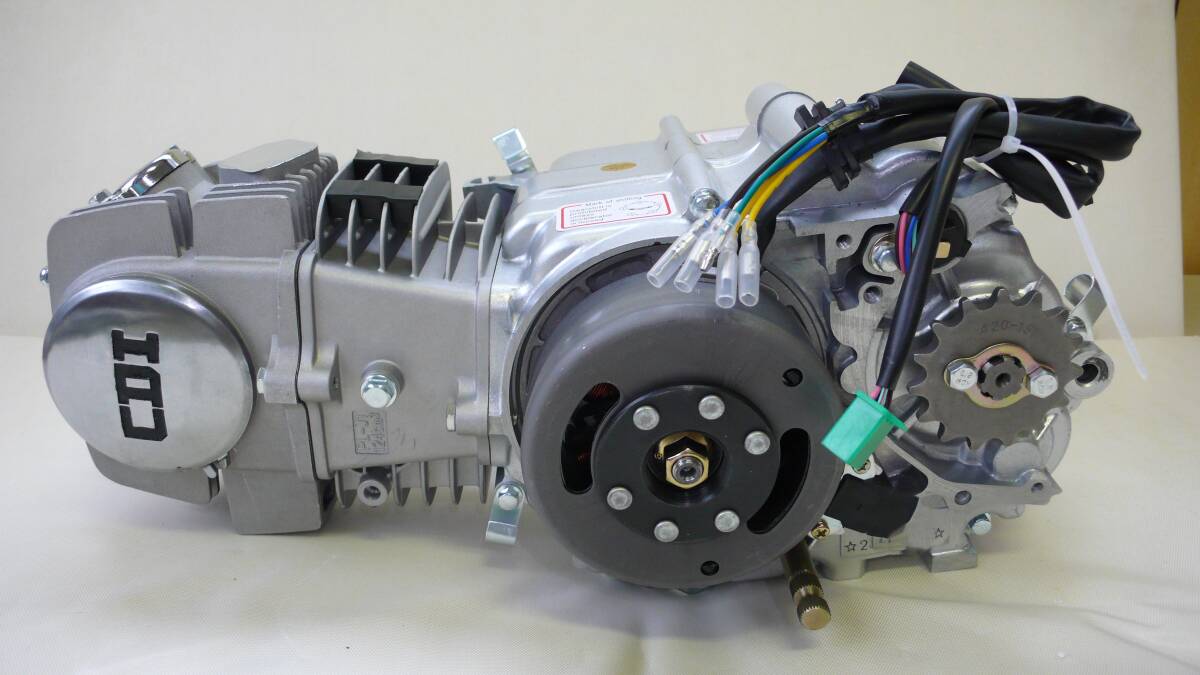 新品未使用　125ccマニュアルエンジン　カブ　モンキー　ゴリラDAX　シャリー　ATV　修理交換用１２V　附属品あり　キック起動_画像3