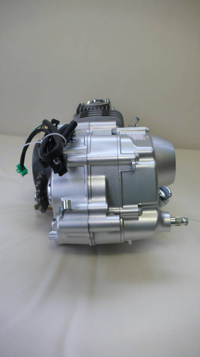 新品未使用 125ccマニュアルエンジン カブ モンキー ゴリラDAX シャリー ATV 修理交換用１２V 附属品あり キック起動の画像2