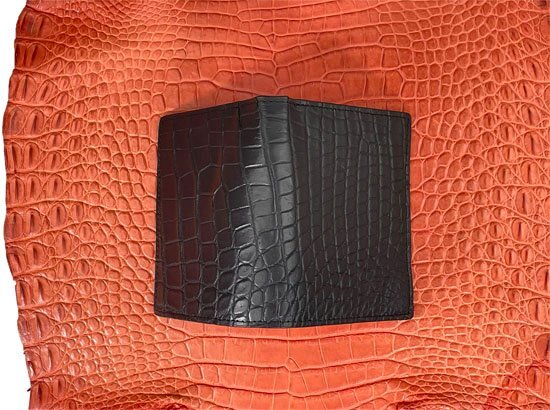 格安 ～ クロコダイル コンパクト 折財布 ブラック / ピンク 一枚革 実物画像 新品 美品 愛らしいデザインとコンパクトな折財布_画像6