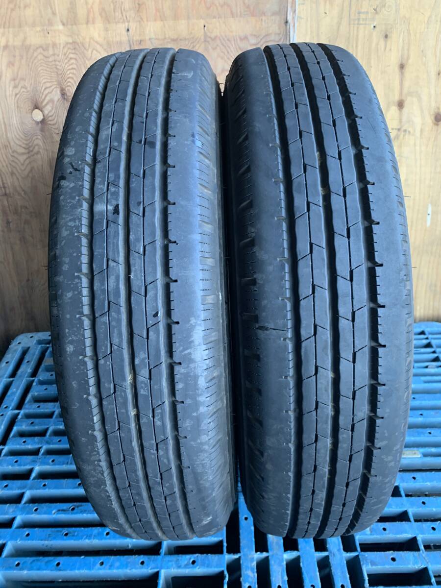 薄イボ付き 205/85R16ダンロップ SPLT50A 製造年数23年 残溝約8.3　8.6㎜ 2本セット MADE IN JAPAN　_画像3