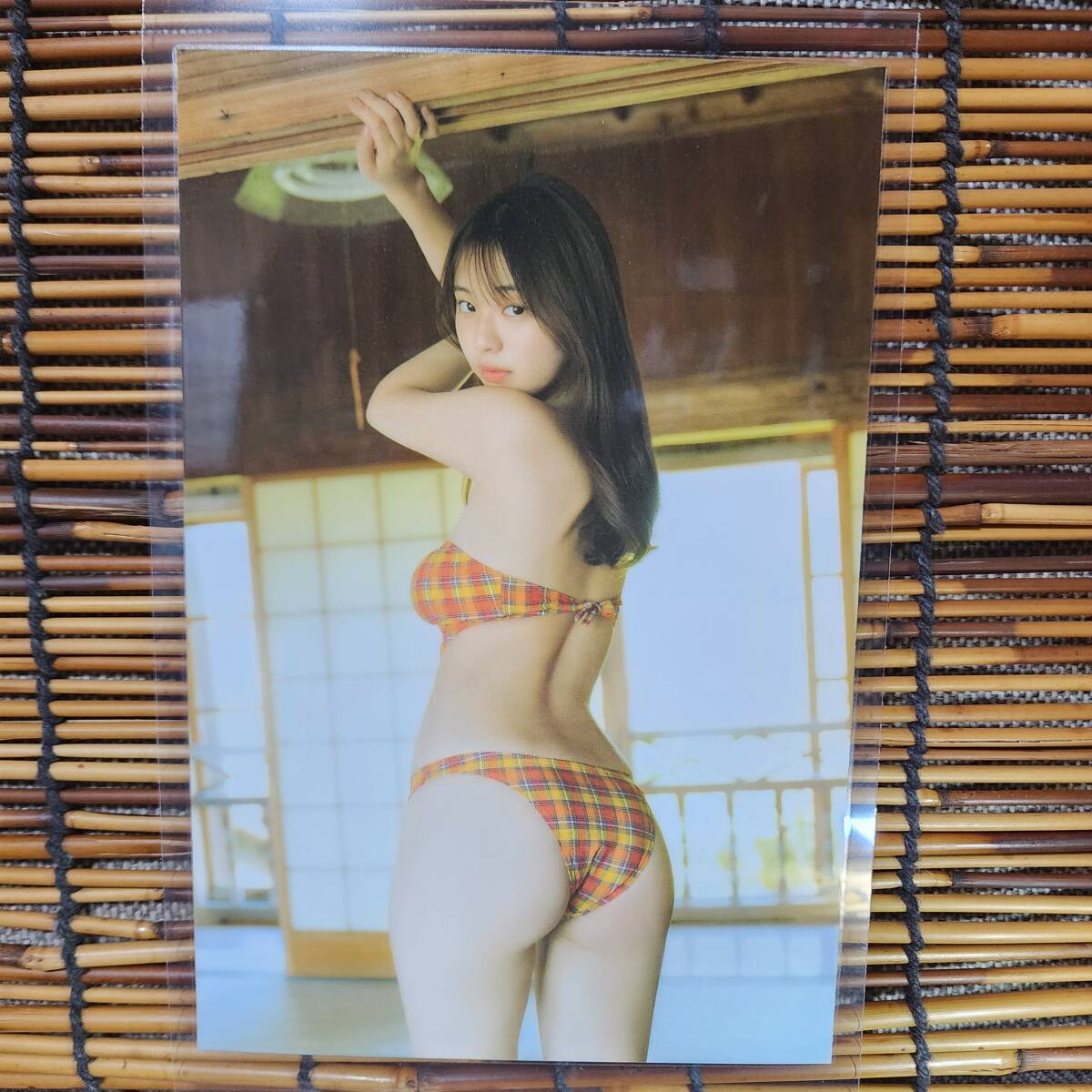 【厚手150μラミネート加工】菊地姫奈　ヤングマガジン33号 水着 A５ 雑誌ミニ写真集切り抜き 12ページ 【グラビアアイドル】_画像3