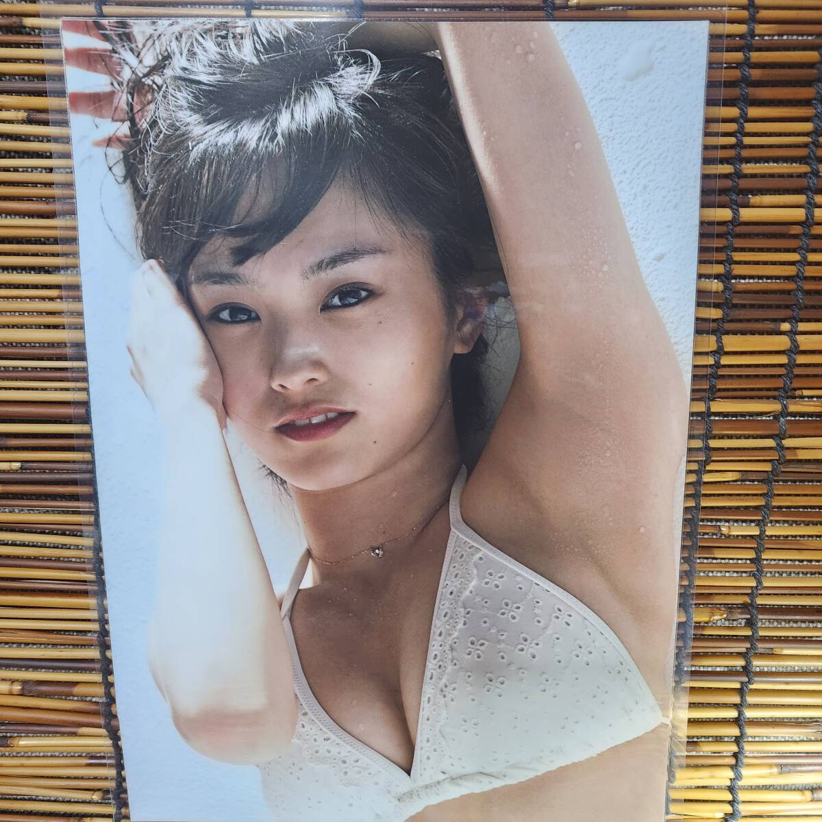 【厚手150μラミネート加工】山本彩 Q4 水着 A4 雑誌切り抜き 8ページ 【グラビアアイドル】_画像1