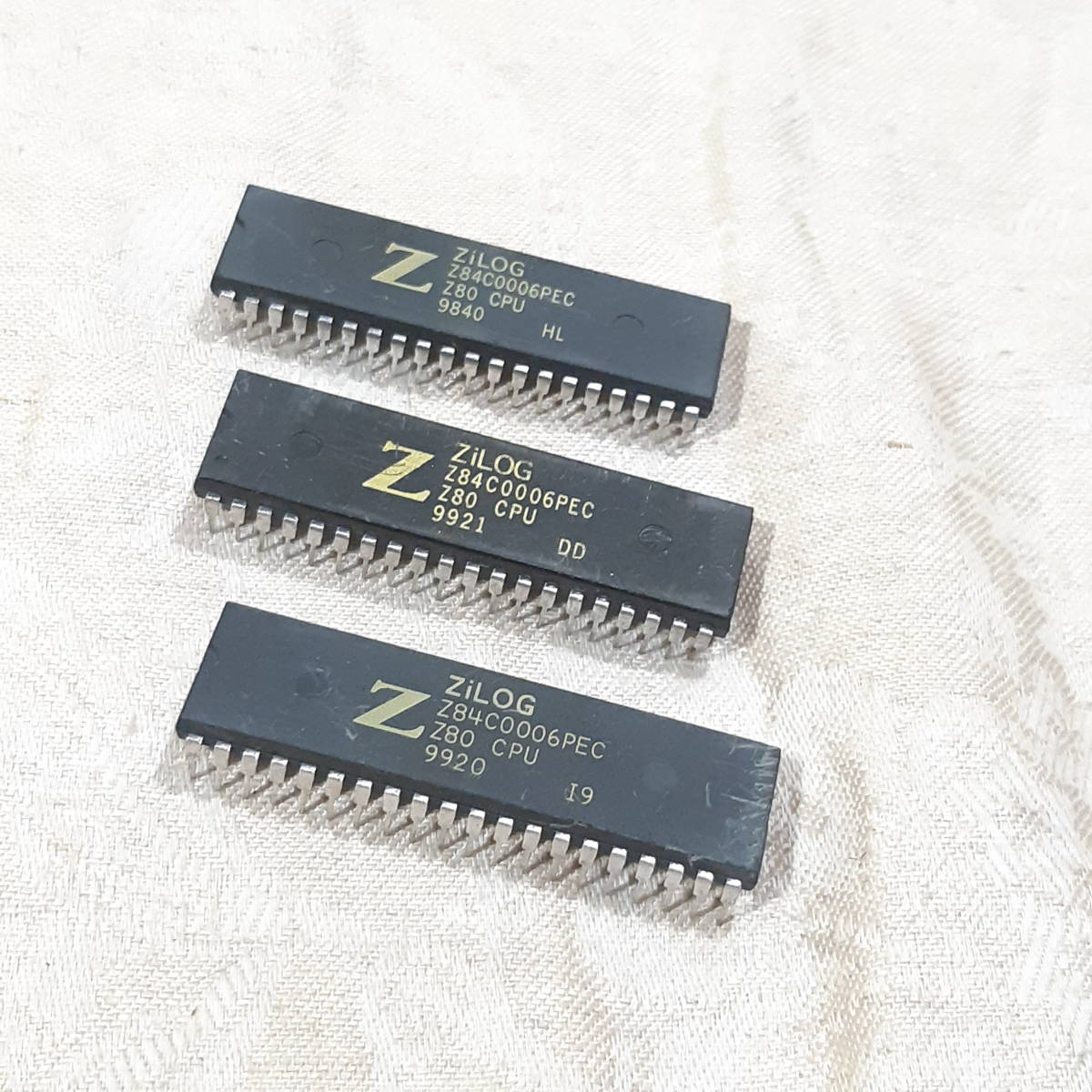 新品・未使用品 ZILOG 　IC ビンテージCPU Z84C0006PSC 84C0006 Z80-CPU 6MHz　3個セット　送料120円～_画像1