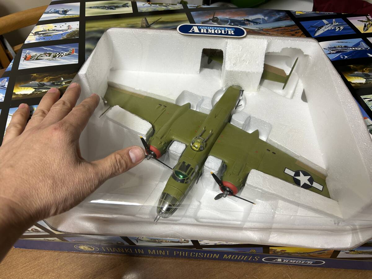 Franklin Mint 1/48 B-25J “Apache Princess”_ご覧の通り、大きな模型です。