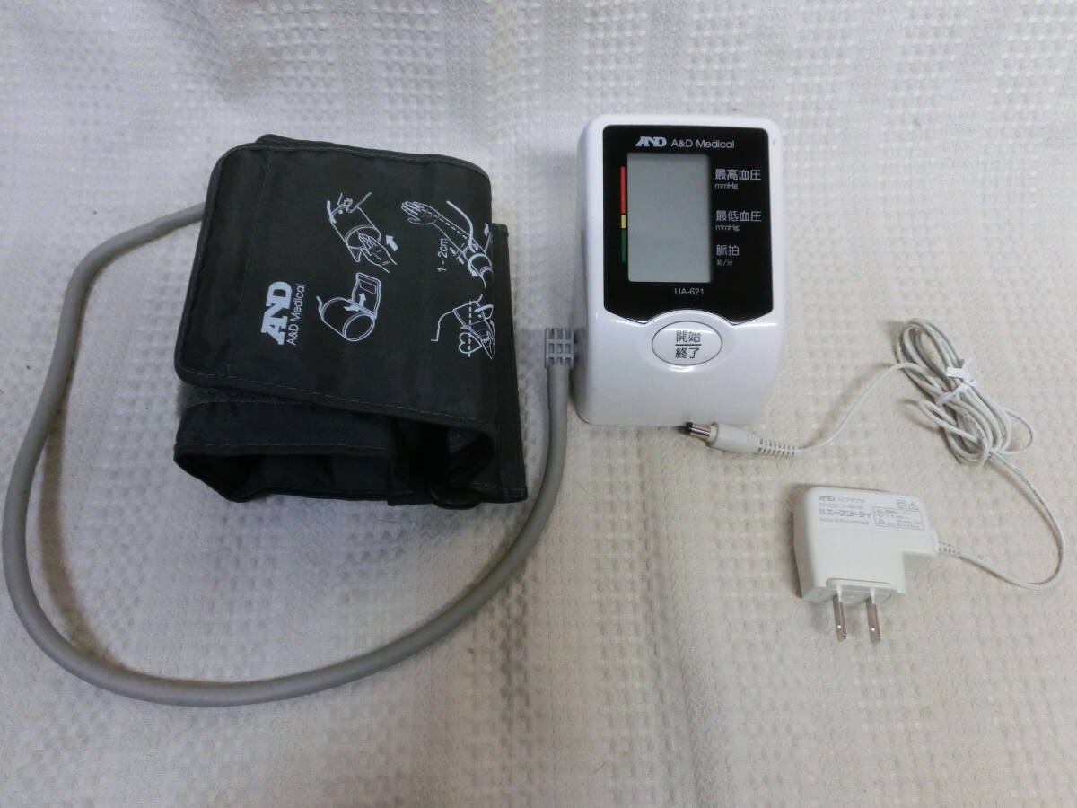 ● 簡単測定 小型の A＆D デジタル血圧計 UA-621 ACアダプタ付　動作品 ●_画像2