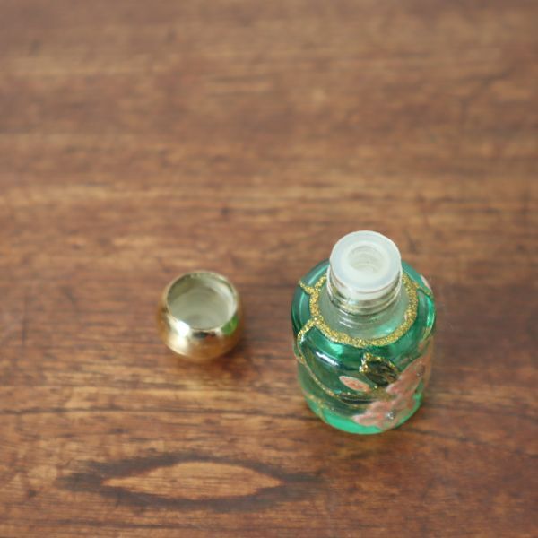 fc60539 小さな ガラスの香水瓶 花/フラワー 高さ約5cm 硝子_画像2