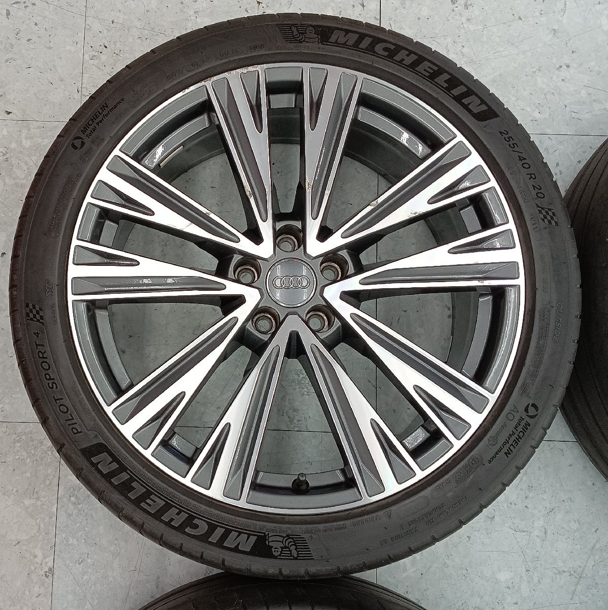 ★中古品★ AUDI A6 純正 20×8.5J＋43 112-5H MICHELIN PILOT SPORT4 255/40R20 アウディ ミシュラン ガリキズあり【他商品と同梱歓迎】_画像5