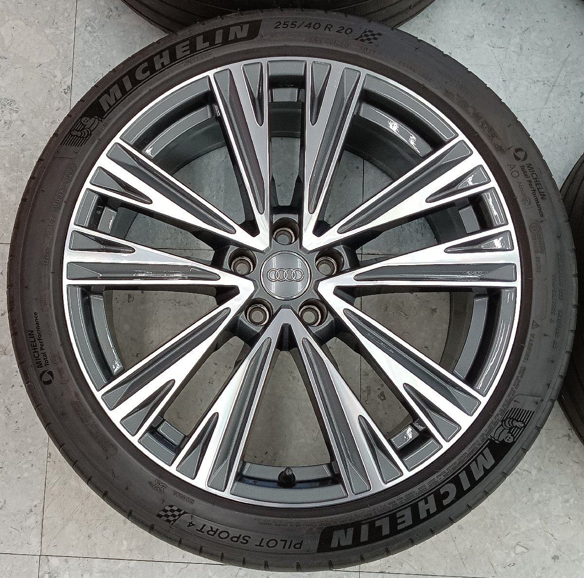 ★中古品★ AUDI A6 純正 20×8.5J＋43 112-5H MICHELIN PILOT SPORT4 255/40R20 アウディ ミシュラン ガリキズあり【他商品と同梱歓迎】_画像3