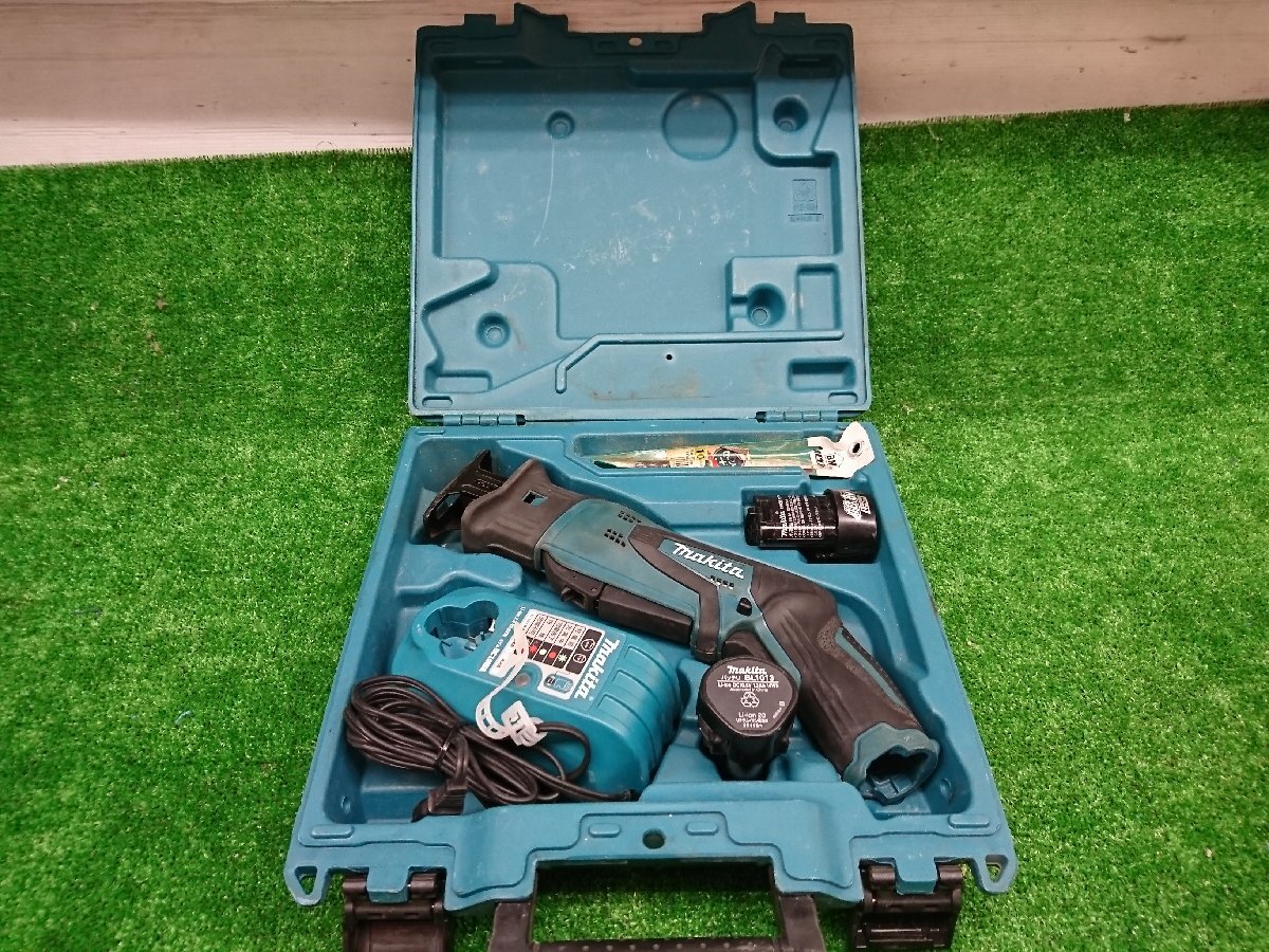 ★中古品★Makita マキタ 充電式レシプロソー 10.8V バッテリー2個 充電器 セット JR101DW JR101D BL1013 【他商品と同梱歓迎】