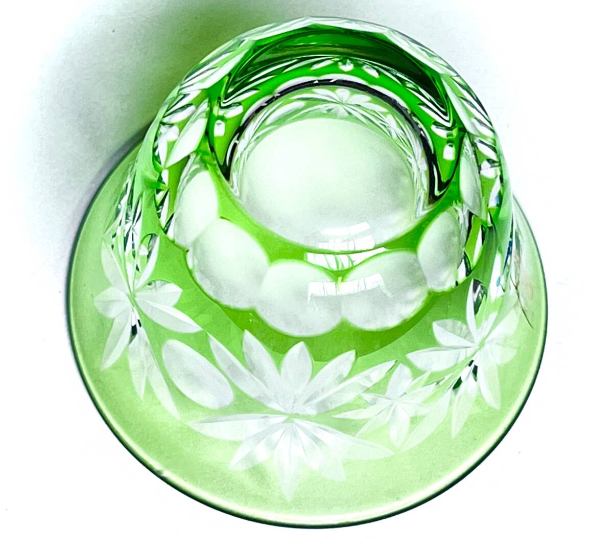 ■ 希少品 KAMEY クリスタル 和ガラス 色被切子 手づくり グリーン 緑色被 ショットグラス ぐい呑み タグシール付き 未使用の画像4