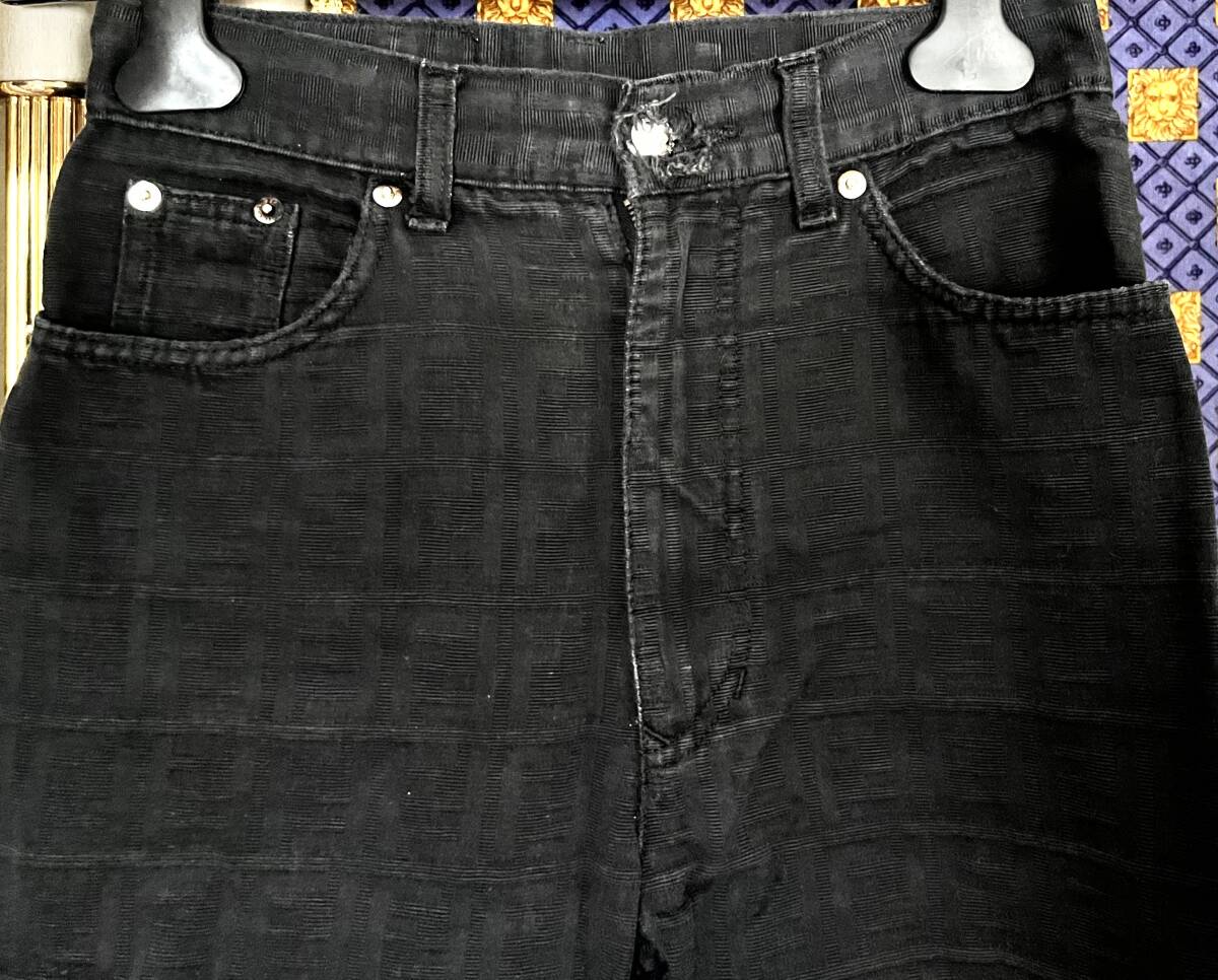 # редкий FENDI Fendi Италия производства Zuccaz F Logo общий текстильный узор задний Logo кожа plate имеется черный джинсы 42/28 Vintage 