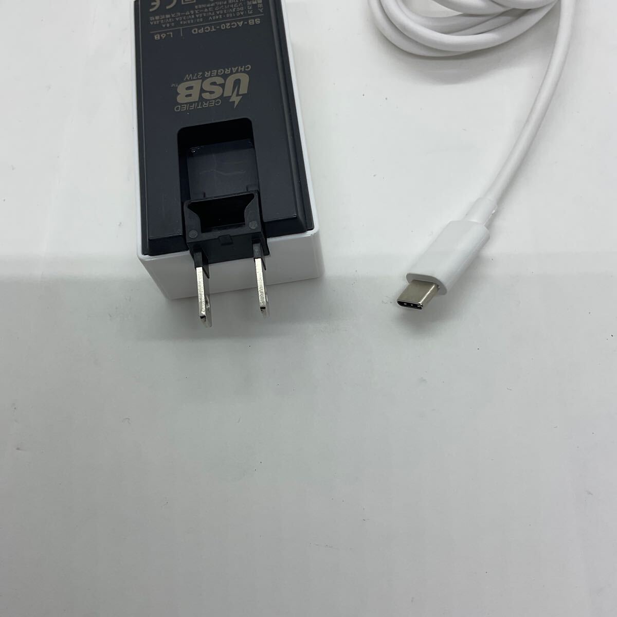 ◎(D402) 中古美品 SoftBank ソフトバンクモバイル SB-AC20-TCPD [USB Type-C 急速充電 ACアダプタ_画像3