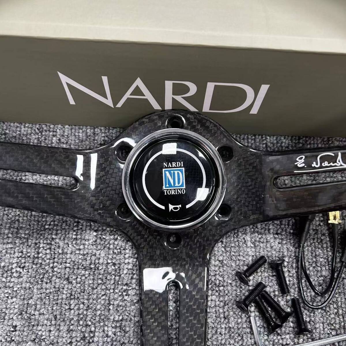 炭素繊維◆NARDI◆ステアリング スポーツステアリングホイール 高品質 車ハンドル PVCレザー 340mm 13インチ レース ドリフト ステアリング_画像3