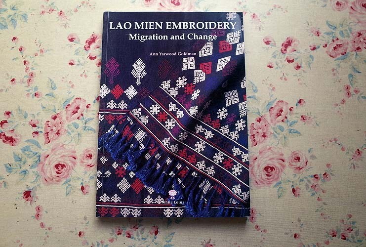 45850/ラオス・ミャオ族の刺繍 Lao Mien Embroidery Migration and Change 刺しゅう 民族衣装 装身具 アクセサリー テキスタイル_画像1