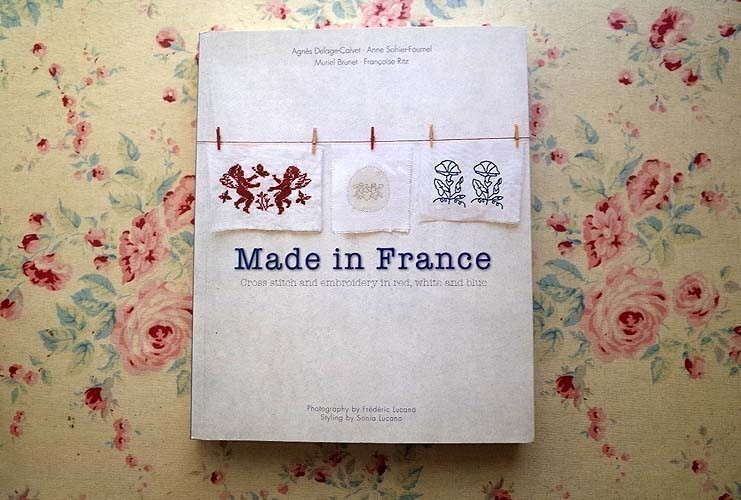 13781/フランスの刺繍・クロスステッチ図案集 Made in France Cross-Stitch and Embroidery in Red White and Blue 刺しゅう_画像1