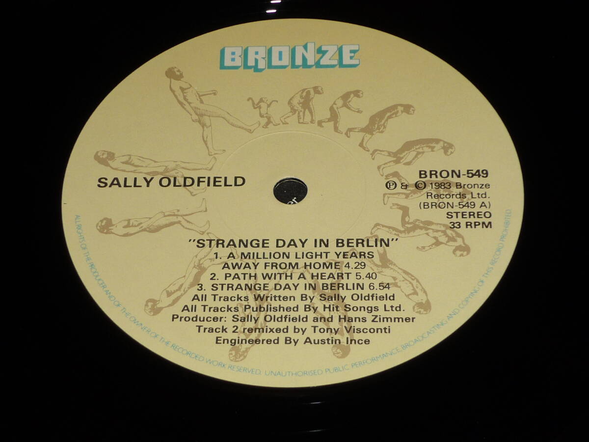 Sally Oldfield / Strange Day In Berlin ～ UK / 1983年 / Bronze BRON-549_画像4