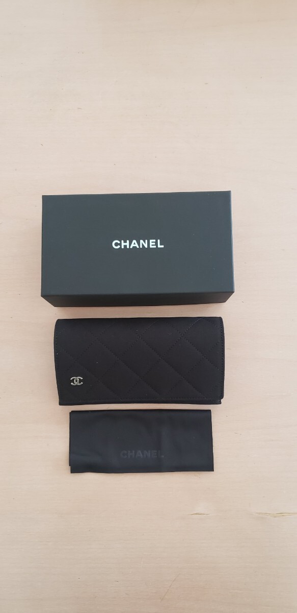 CHANEL　サングラスまたは メガネケース　新品_画像1