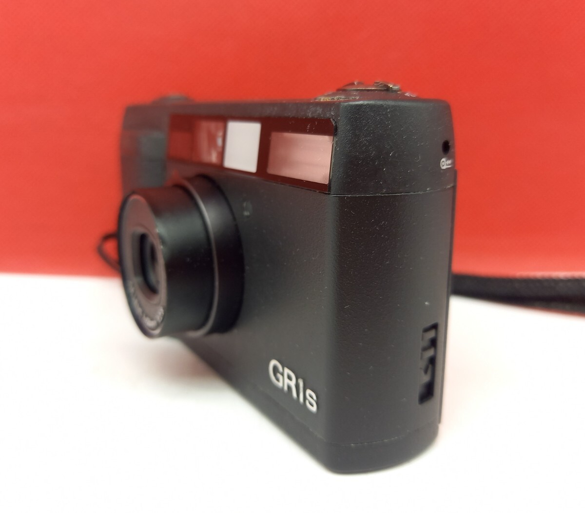 ■ RICOH GR1s コンパクトフィルムカメラ GR LENS 28mm F2.8 動作確認済 シャッター、フラッシュOK リコー_画像2
