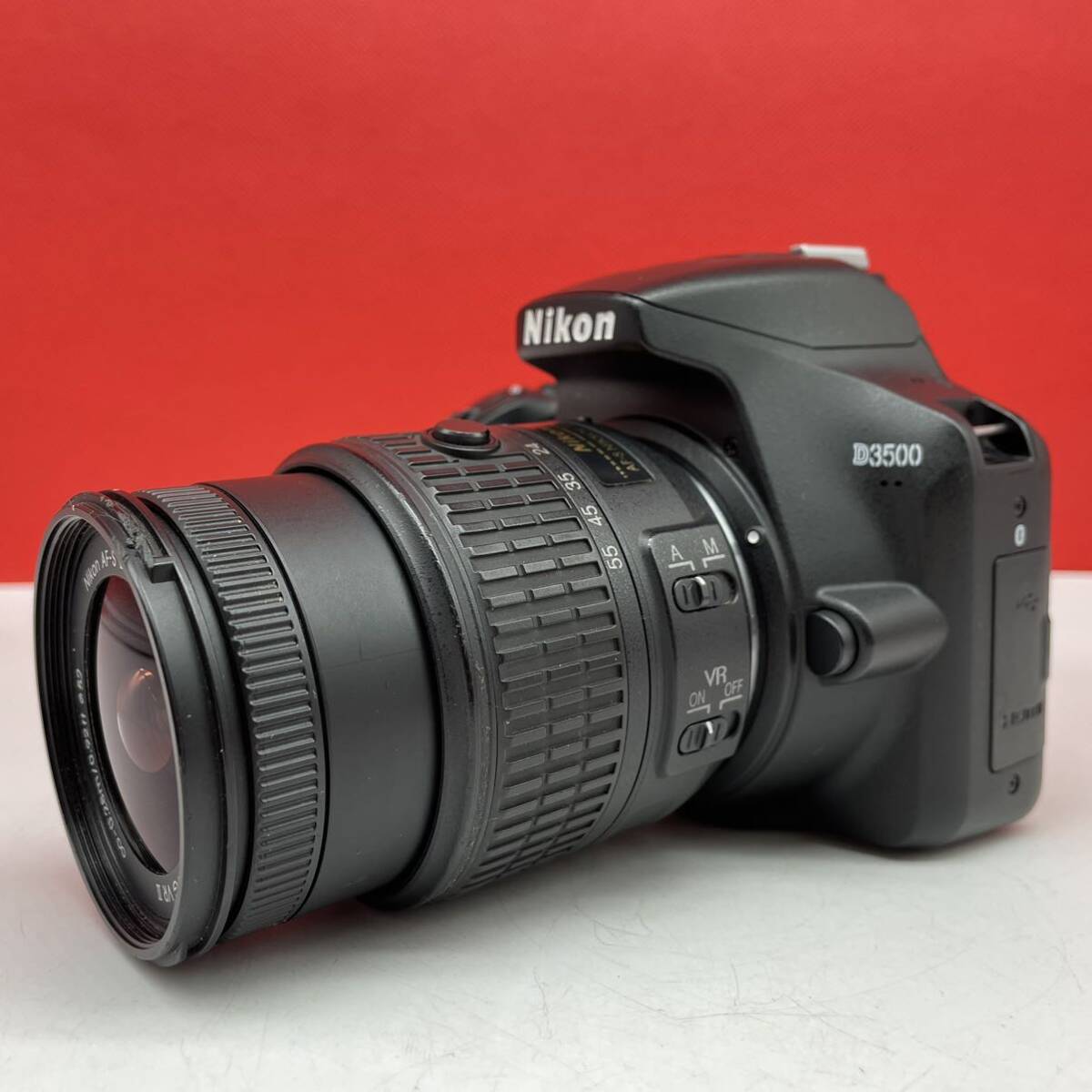 □ Nikon D3500 デジタル一眼レフカメラ AF-S DX NIKKOR 18-55mm F3.5-5.6G VR II レンズ 動作確認済 現状品 バッテリー 充電器 ニコン _画像4