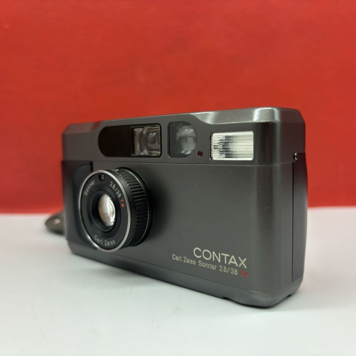 ◆ CONTAX T2 コンパクトフィルムカメラ チタン ブラック Carl Zeiss Sonnar 2.8/38 T* シャッター、フラッシュOK 現状品 コンタックス_画像4