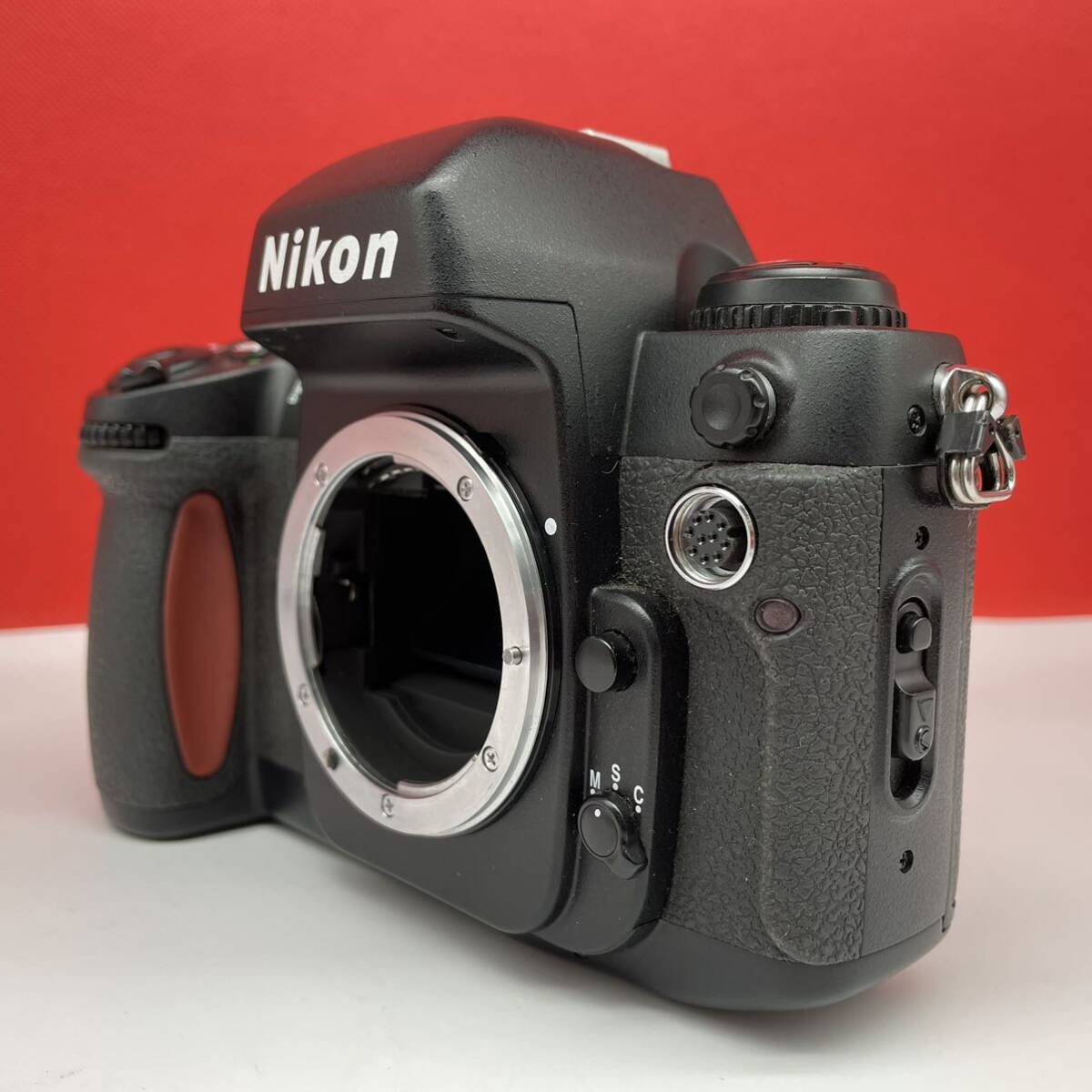 □ 防湿庫保管品 Nikon F100 フィルムカメラ 一眼レフカメラ ボディ 動作確認済 シャッターOK ニコン_画像4