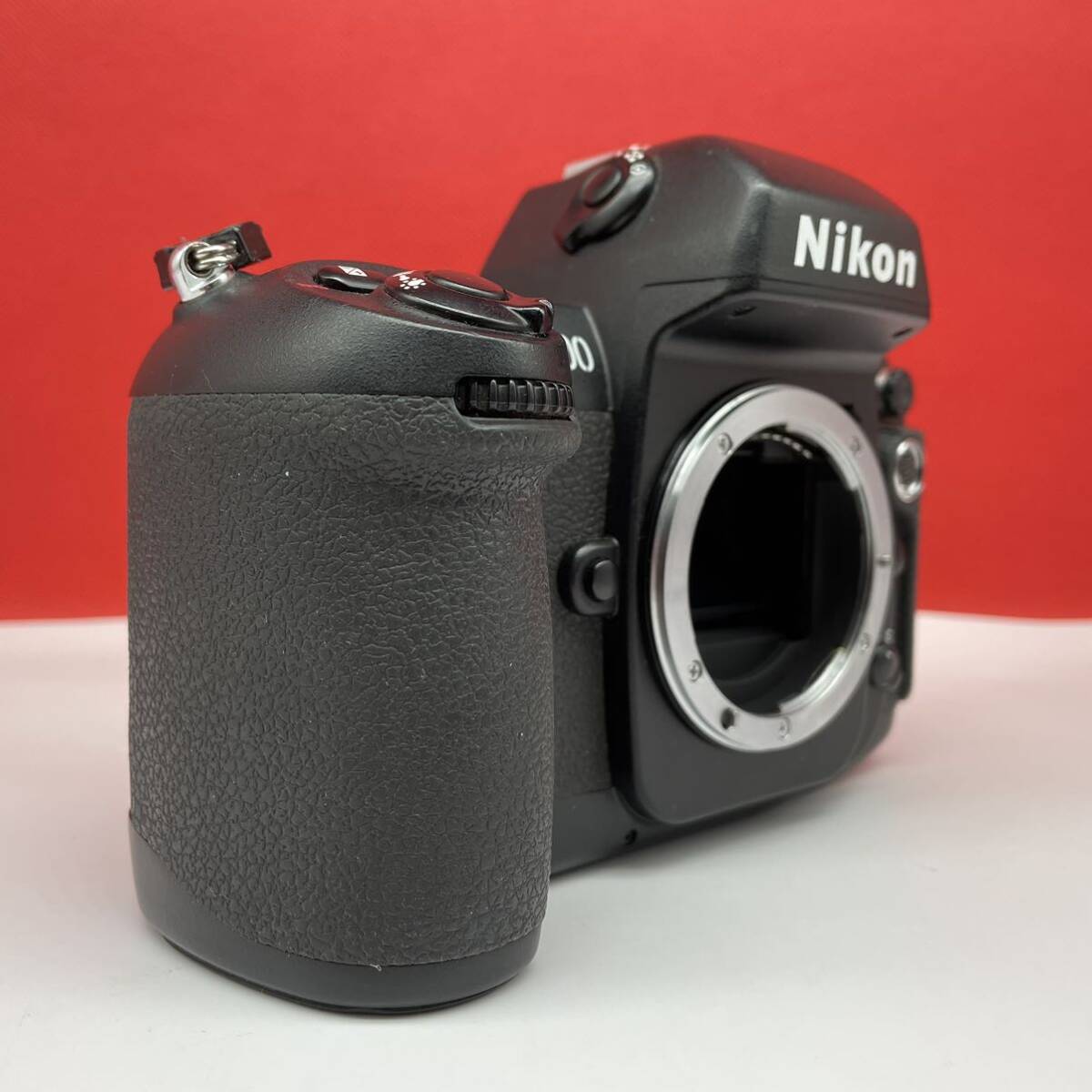 □ 防湿庫保管品 Nikon F100 フィルムカメラ 一眼レフカメラ ボディ 動作確認済 シャッターOK ニコン_画像2
