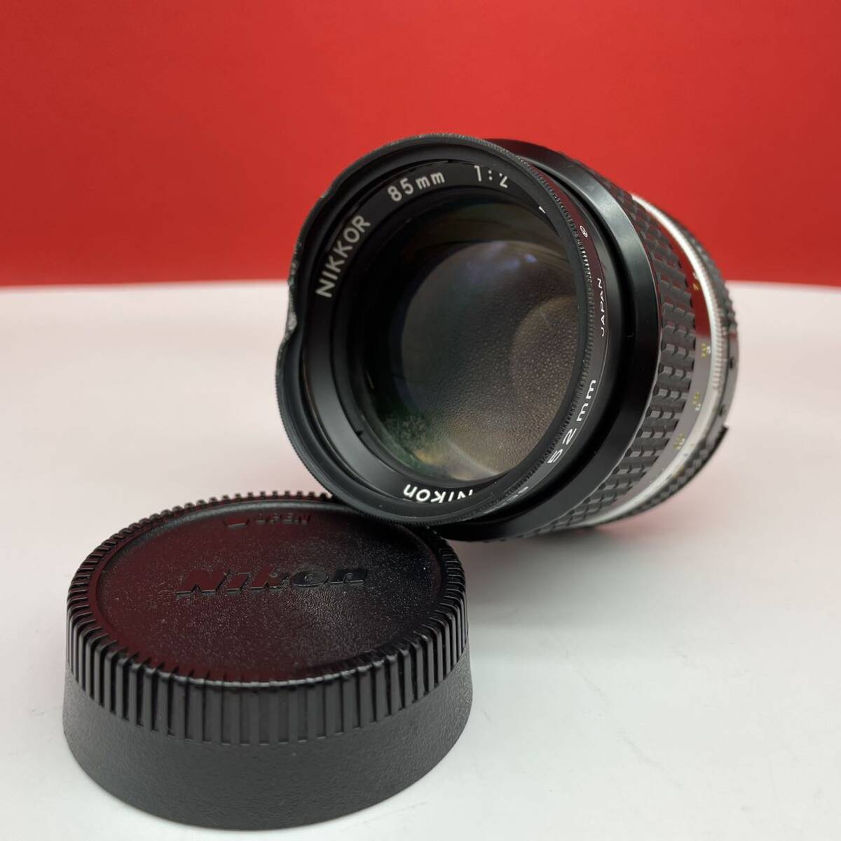 * Nikon NIKKOR 85mm F2 Ai-s camera lens single burnt point manual Nikon 