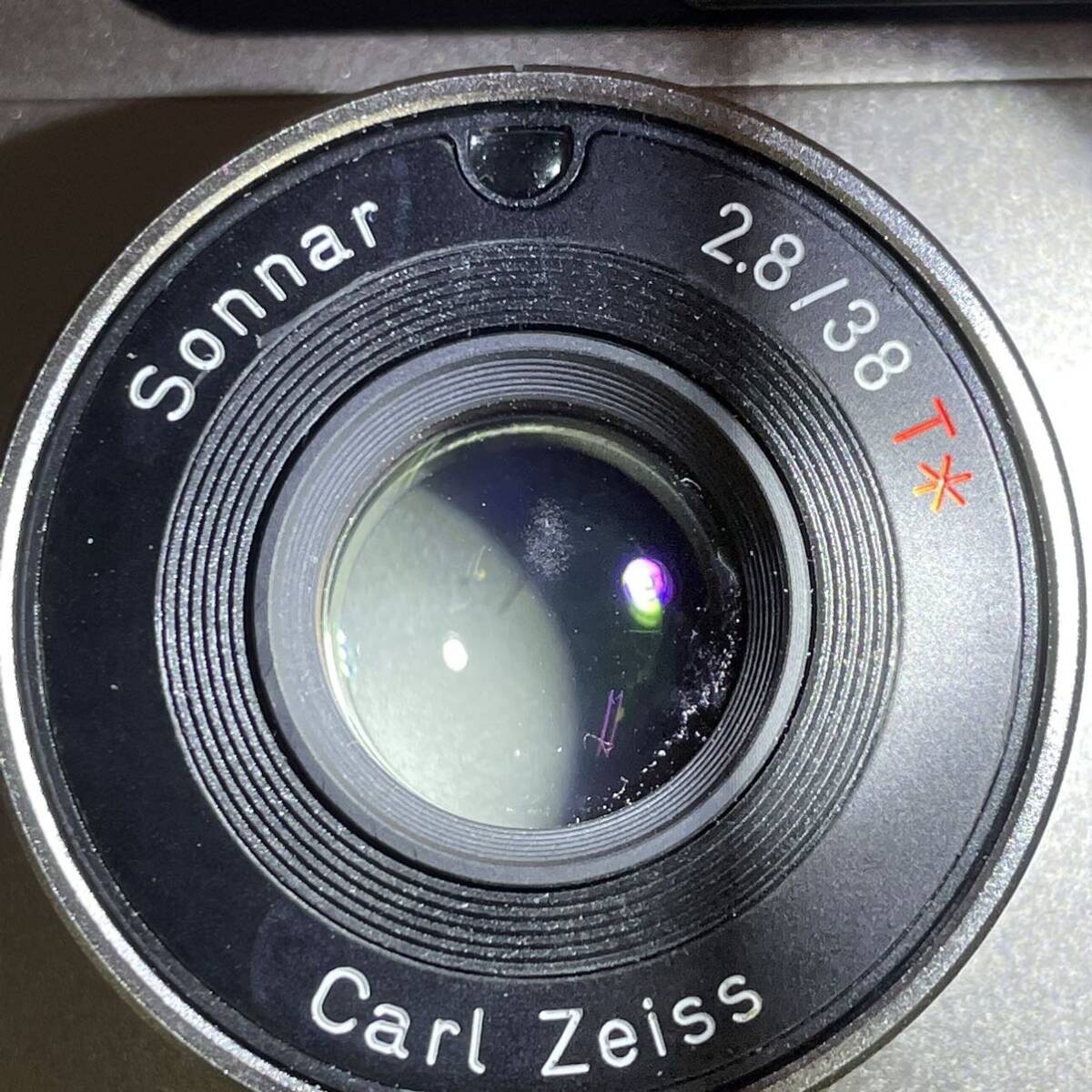 □ CONTAX T2 コンパクトフィルムカメラ Carl Zeiss Sonnar 2.8/38 T* シャッター、フラッシュOK コンタックス_画像9