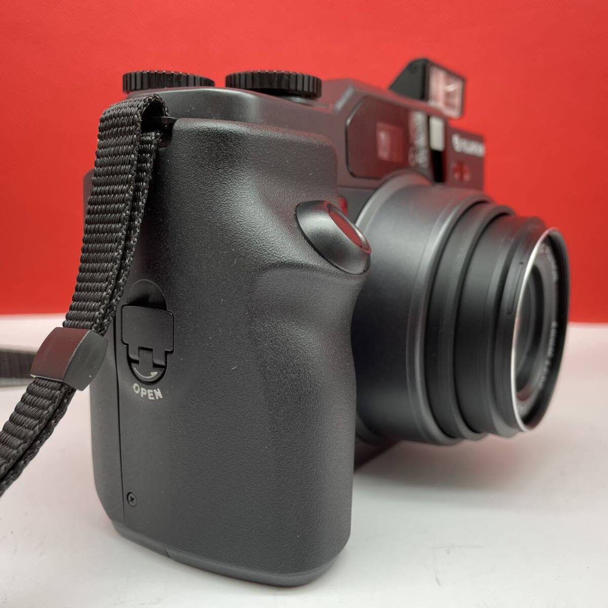 □ FUJIFILM GA645Zi Professional 中判フィルムカメラ SUPER-EBC FUJINON F4.5-6.9 55-90mm シャッター、フラッシュOK 富士フイルムの画像2