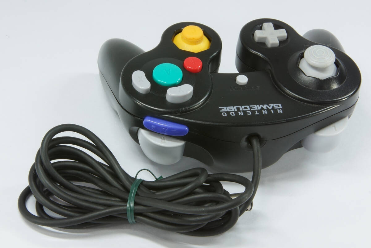 08-12(中古)NINTENDO GAMECUBE ゲームキューブ　純正コントローラー　ブラック