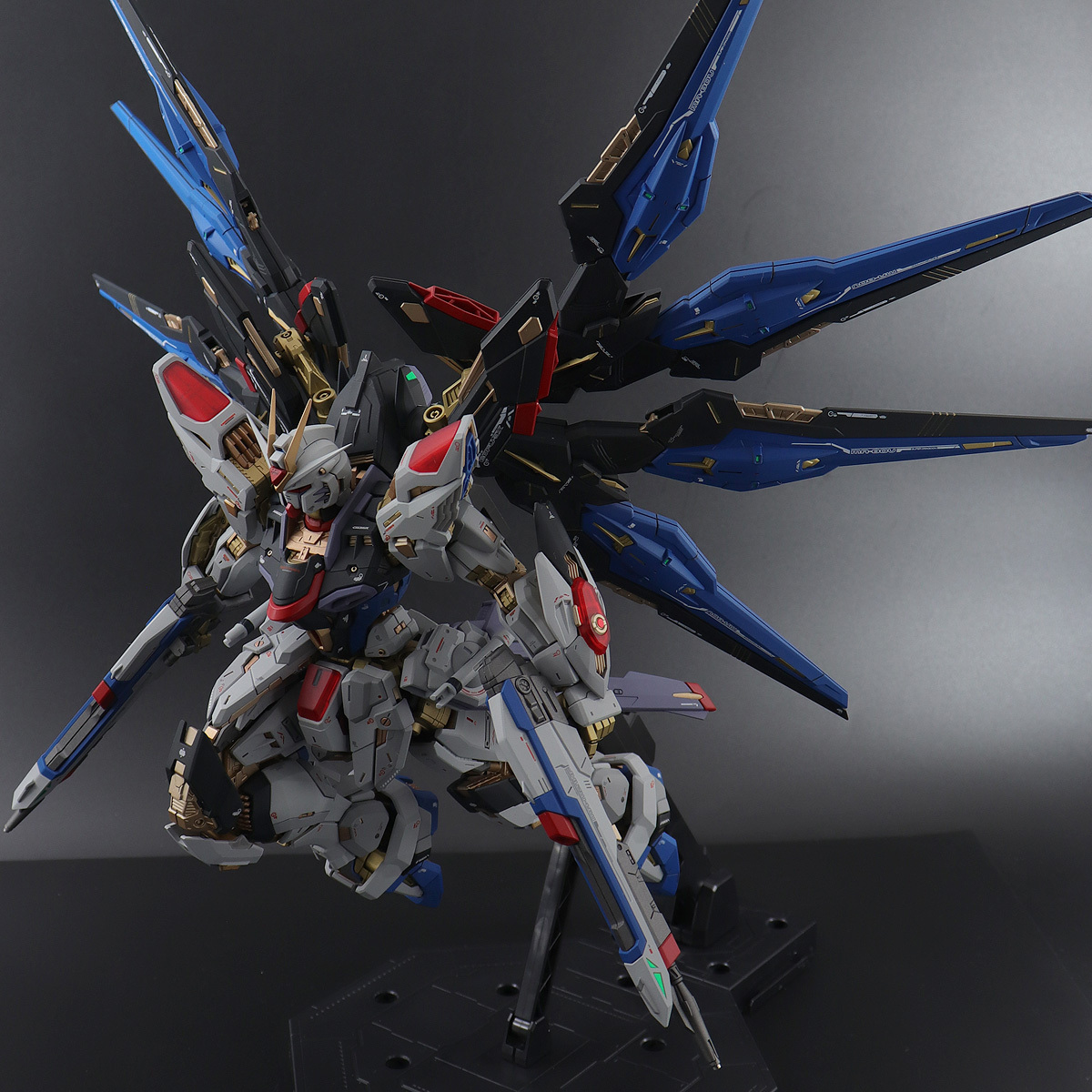 MGEX 1/100 ストライクフリーダム 塗装済完成品 機動戦士ガンダムSEED デスティニー シード キラ・ヤマトの画像4