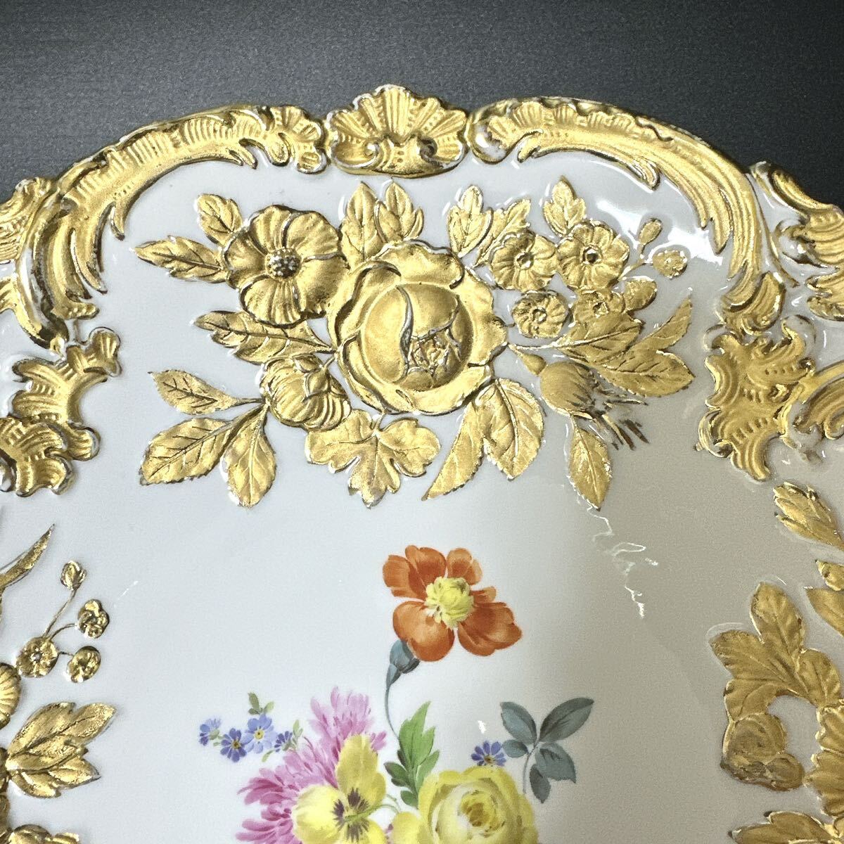 即日発送 超レア 高級品 マイセン ゴールドレリーフ ゴールドリム キャビネットプレート ロココ 陶器 美品 皿 19世紀 20世紀 大皿 約30cm_画像2