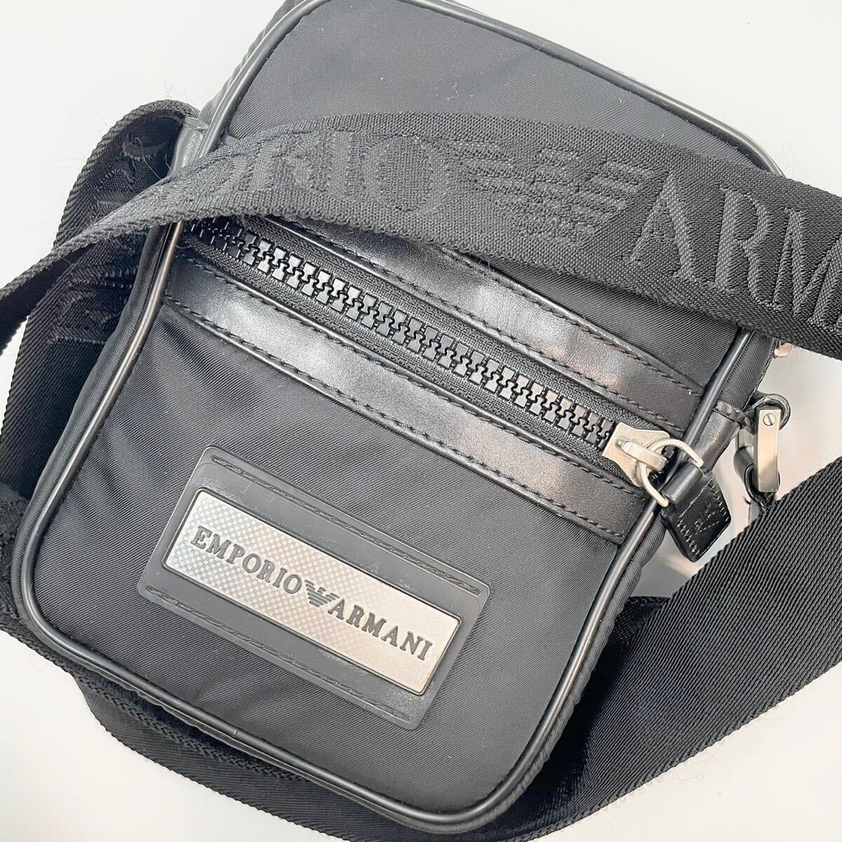 1円 極美品 エンポリオアルマーニ EMPORIO ARMANI ショルダーバッグ クロスボディ ロゴ メンズ レザー 本革 ブラック 斜めがけ サコッシュ_画像1