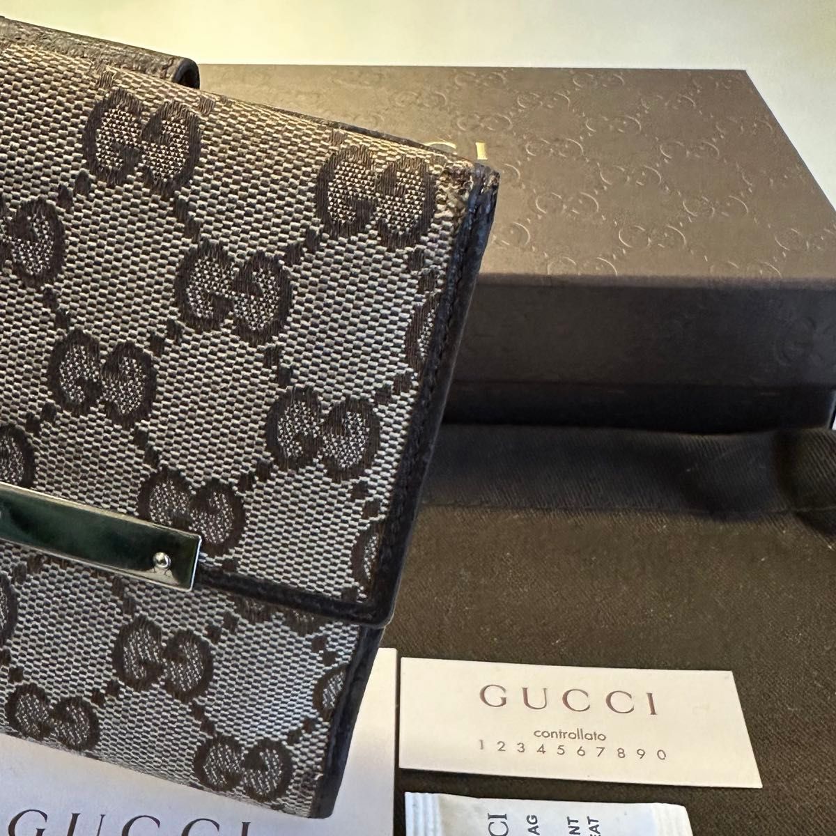 新品同様！ グッチ GUCCI 財布 二つ折り　折り財布　GGキャンバス