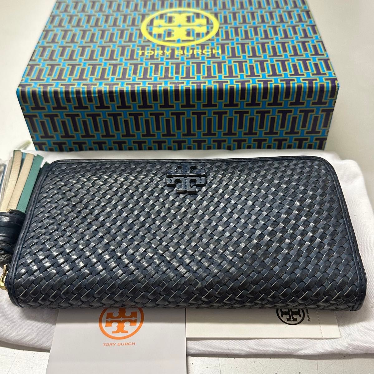 新品同様！　トリーバーチ　TORYBURCH 財布　長財布 ラウンドファスナー