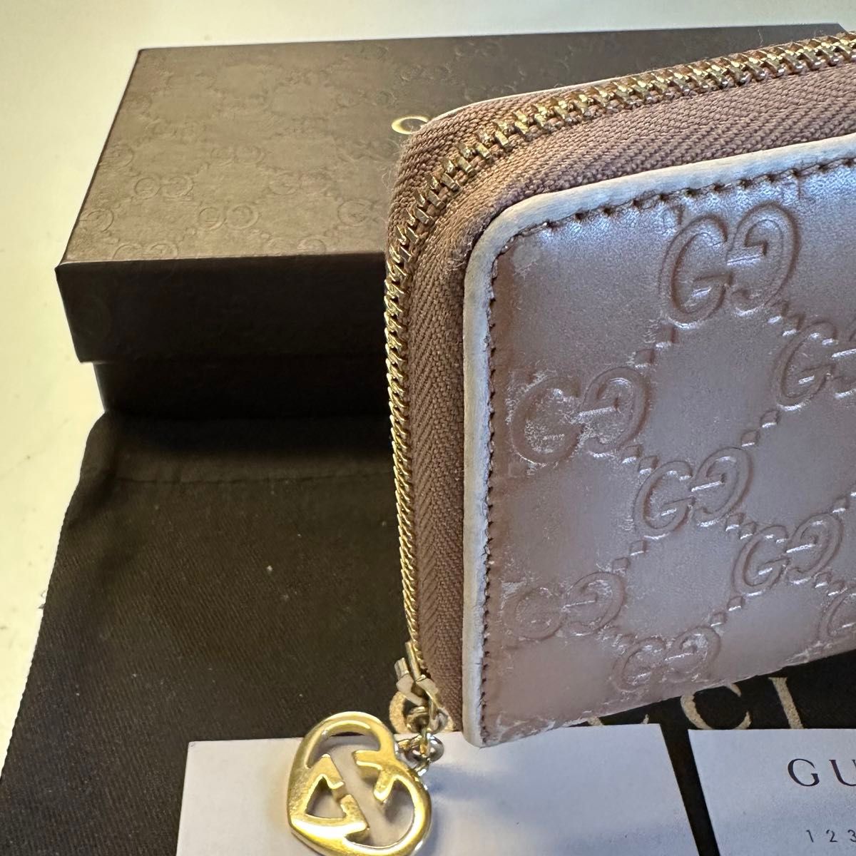 未使用に近い！ グッチ GUCCI 財布 長財布 シマレザー ラウンドファスナー