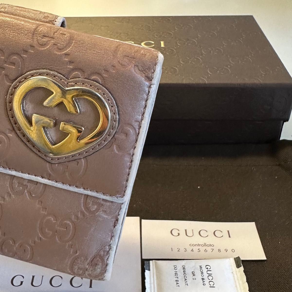 未使用に近い！ グッチ GUCCI 財布 二つ折り 折り財布　シマレザー　ラブリーハート