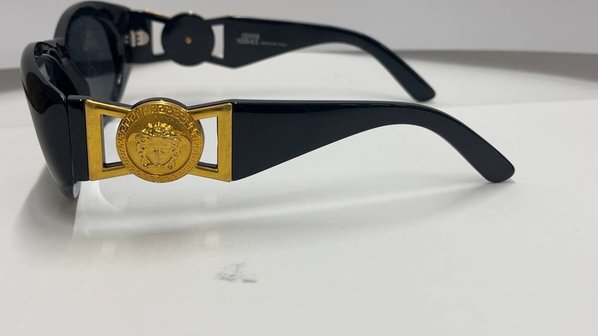 5539　GIANNI VERSACE ヴェルサーチ　サングラス　メデューサ　ゴールド金具　MOD.424/ COL852 BK　イタリア製_画像5