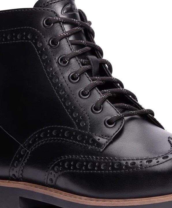 Clarks レースアップ ジッパー ブーツ ブラック スニーカー 送料無料 CLARKS 28cm レースアップ ウイングチップ ブーツ