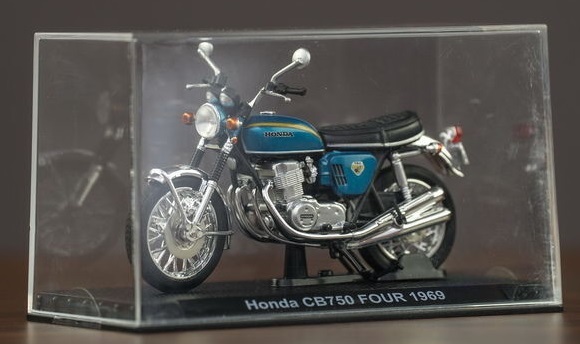 ◆即決◆希少◆台湾セブンイレブン限定商品★ミニカー ホンダ Honda CB750 FOUR 1969 1/24 検索：京商 ミニチャンプスの画像1
