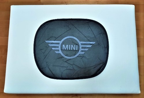 【送料無料】MINI ミニクーパー ワン サイド ２枚 サンシェード メッシュ ワンタッチ 折り畳み収納 ＭＩＮＩ ＷＩＮＧ 翼デザインの画像4
