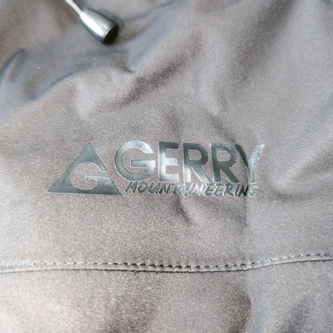 GERRY ジェリー　マウンテンパーカー　収納袋付き　黒　ブラック　Ｍ　アウトドア　 ジャケット